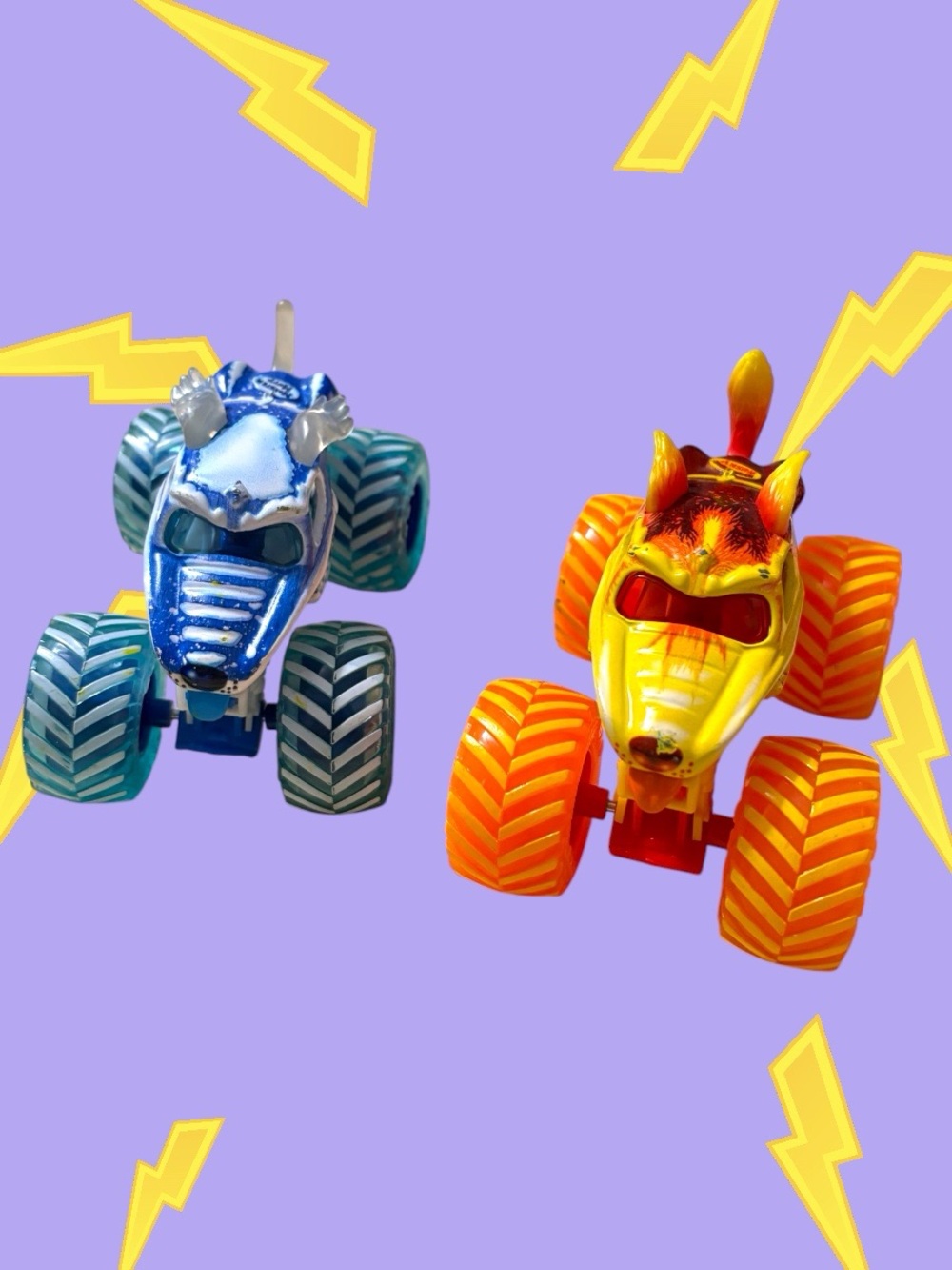 Monster Jam Fire & Ice 2-Pack Monster Husky Fire vs Monster Mutt Ice